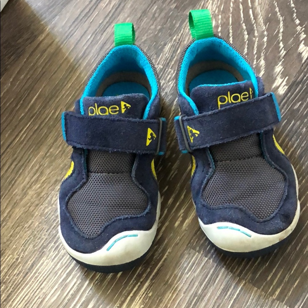 Toddler Plae shoes size 7
